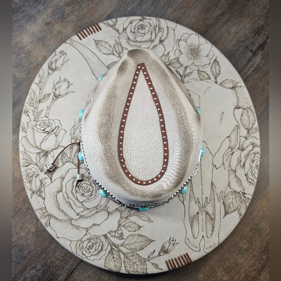 country journey Boutique Accessories - NWT Grey suede burned fedora cowboy hat with roses